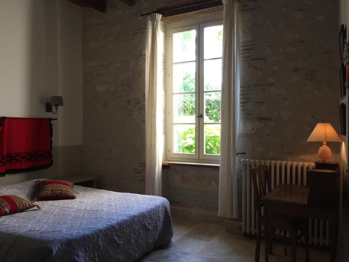 Bed and Breakfast Les Huguets Вильнёв-сюр-Ло Экстерьер фото
