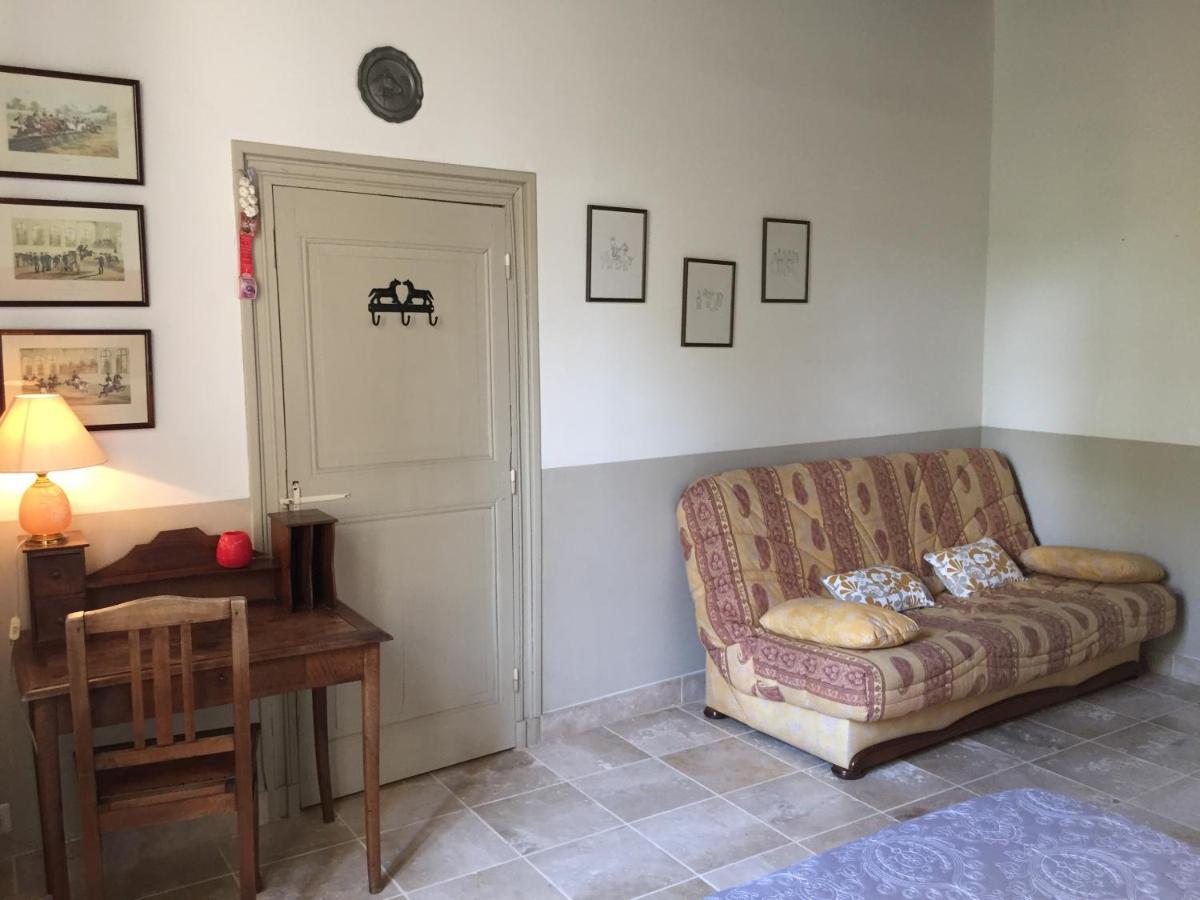 Bed and Breakfast Les Huguets Вильнёв-сюр-Ло Экстерьер фото