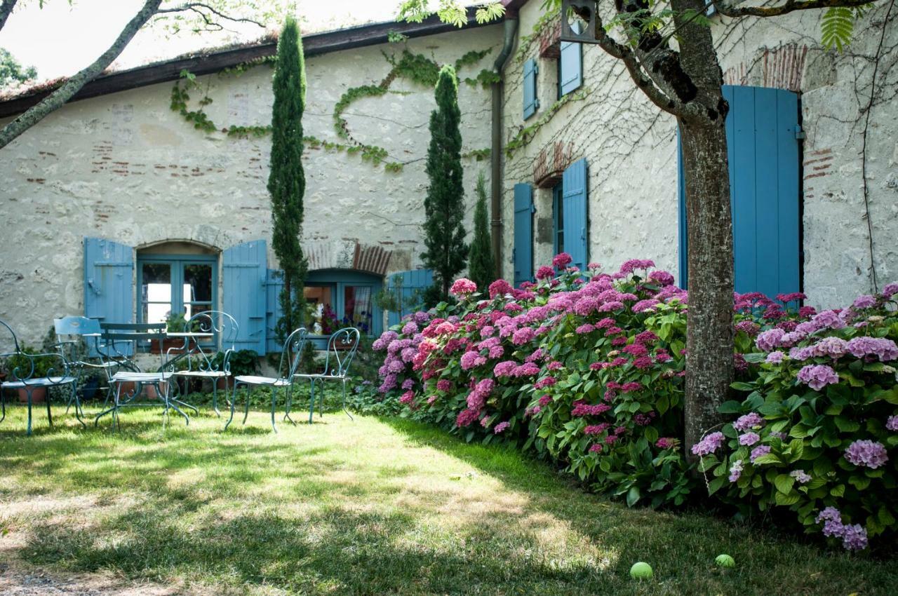 Bed and Breakfast Les Huguets Вильнёв-сюр-Ло Экстерьер фото